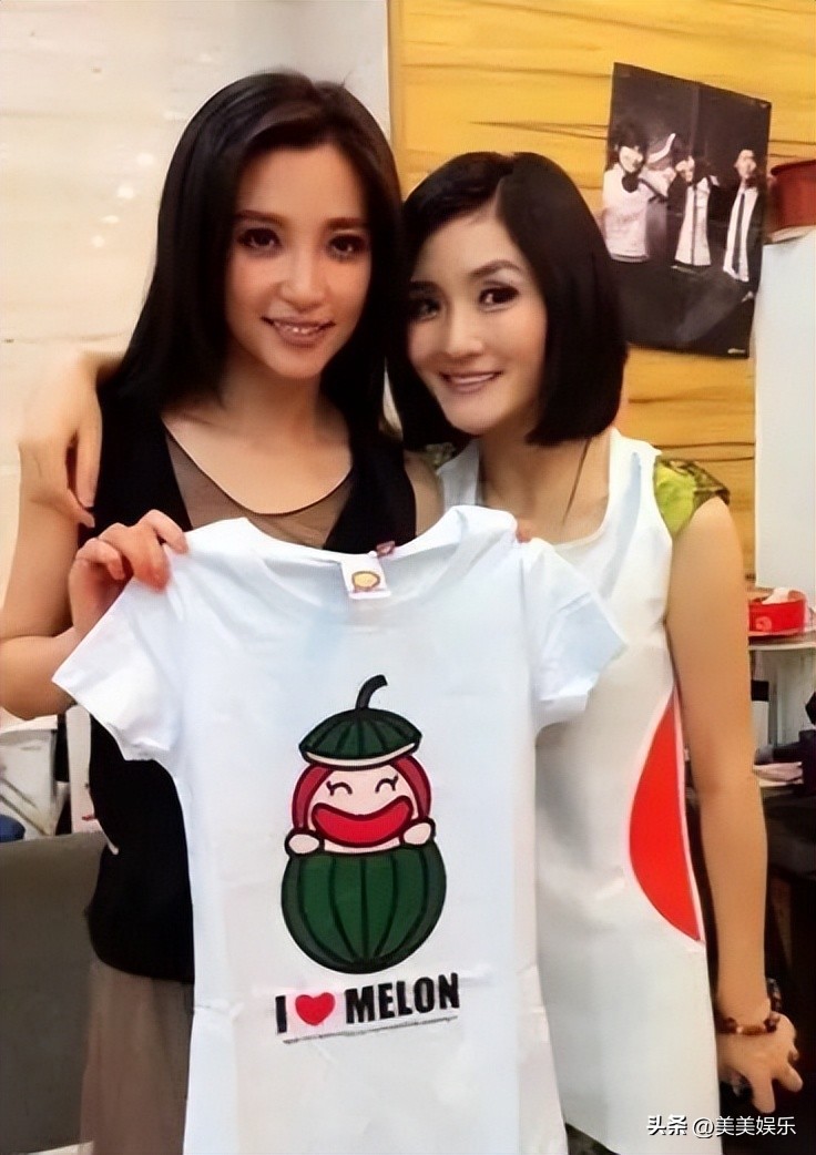 欧阳娜娜自创品牌上线，成本60块浴袍卖988，网友：割韭菜