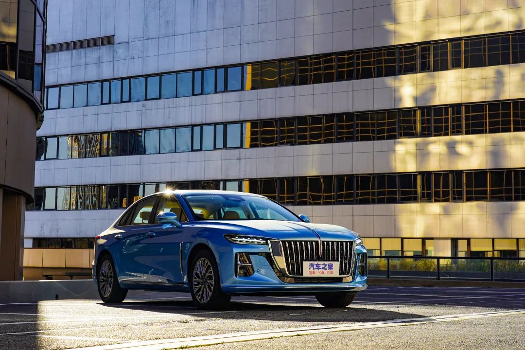 红旗h51.5t混动价格多少钱,全新红旗h5对比劳斯莱斯