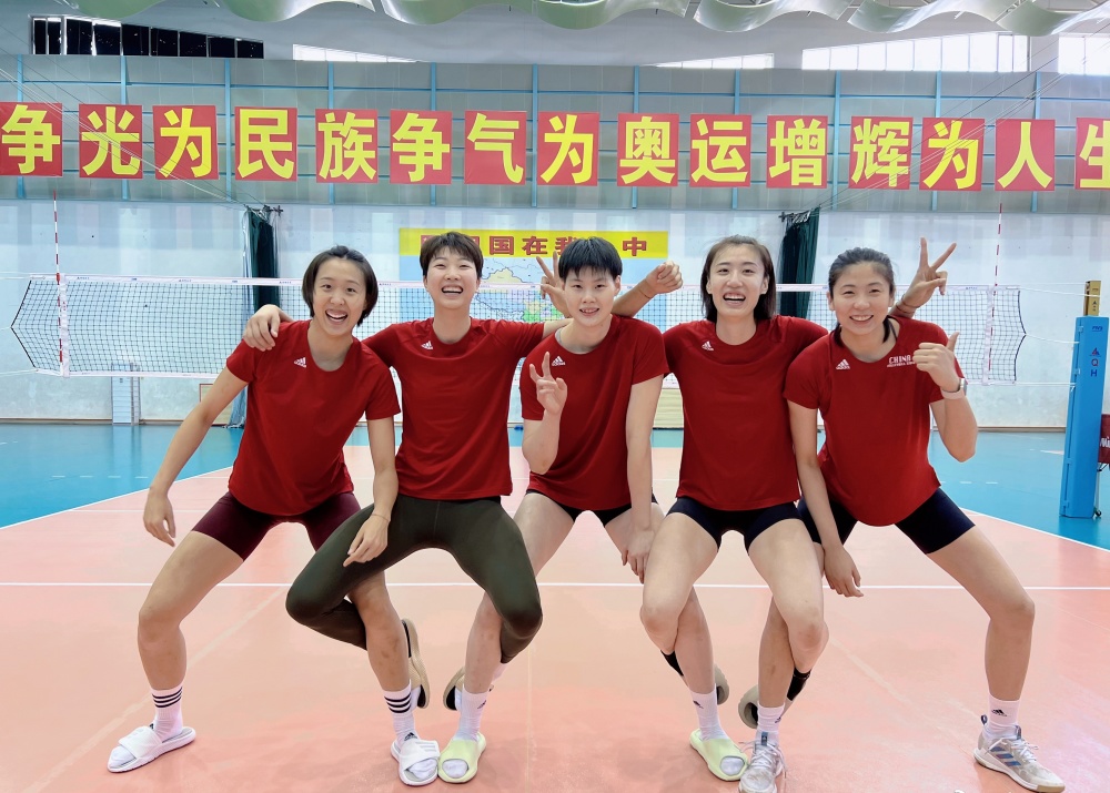 女排对阵荷兰王梦洁救球,中国女排3比0阿根廷女排王梦洁