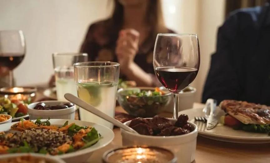 一日三餐和一日两餐到底哪个好,孩子一日三餐好还是一日两餐好