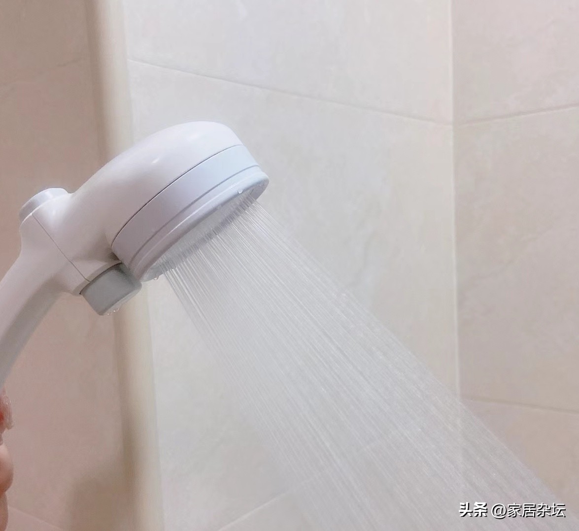 花洒用了三年还能换吗,入住一年的卫生间