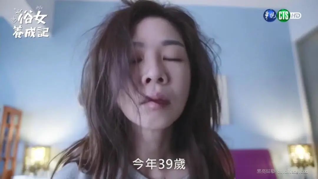 上台领奖被观众嫌弃的女明星,女星领奖时台下另外一个女星撇嘴