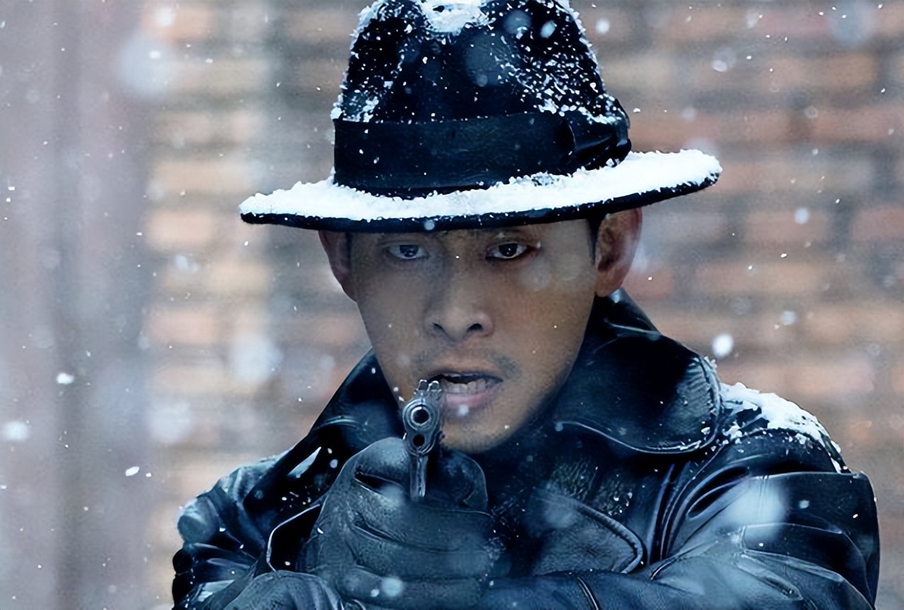 给2022年“进步最大的十位男演员”排个名：靳东第十，王骁第二