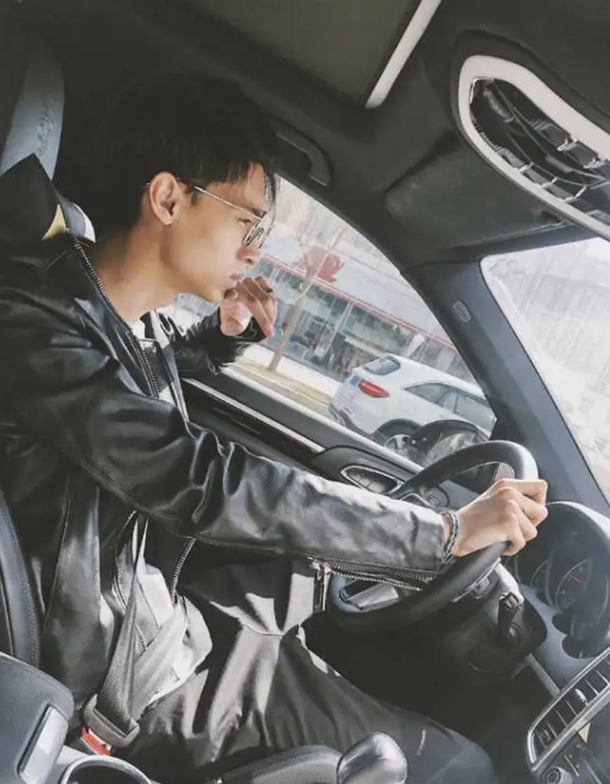 德云社新人秦霄贤为什么这么火,秦霄贤为什么在德云社人缘这么好