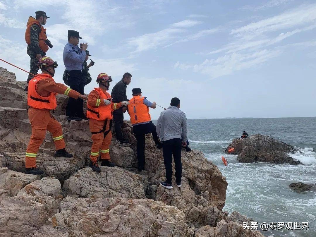 烟台赶海人一晚捞千余斤海肠吃,男子通宵赶海捡80斤海肠