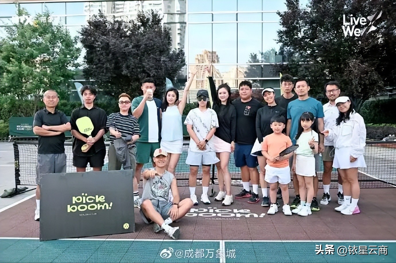 在新潮的商场里挖呀挖呀挖，小小的“匹克球”，掌握流量密码