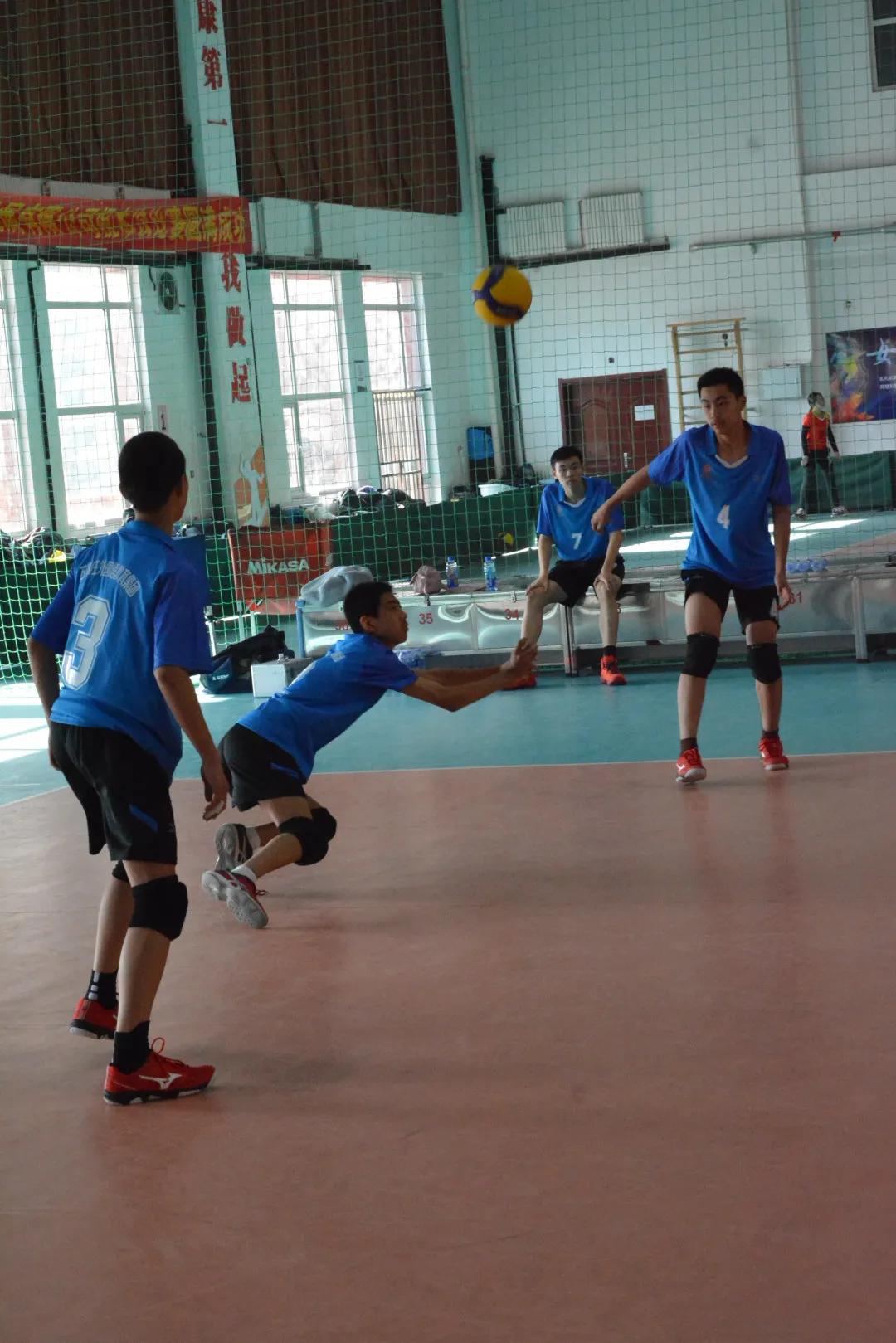 获奖荣誉奖牌,足球冠军领奖碎步庆祝