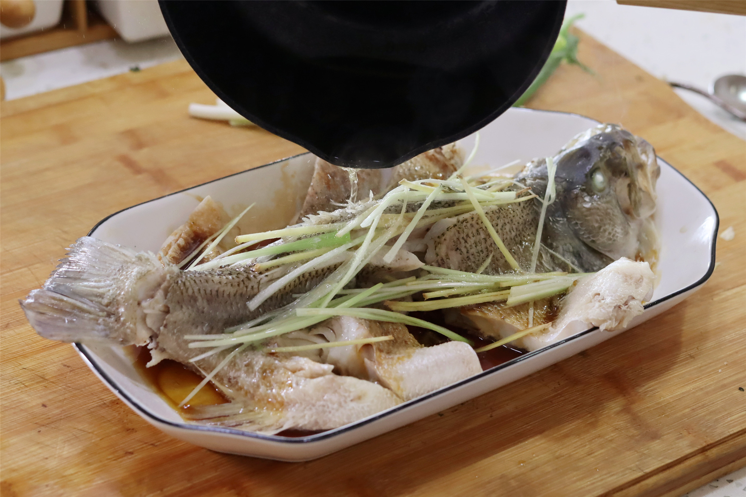 清蒸鲈鱼怎么做需要蒸几分钟,清蒸鲈鱼给6个月大宝宝吃怎么蒸