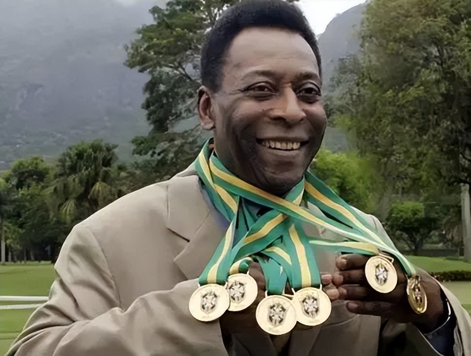 球王贝利去世享年82岁,球王贝利逝世