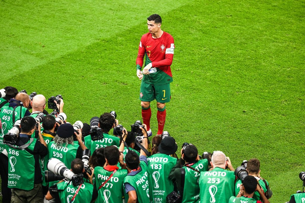 c罗是不是已经超越大罗了,c罗一个不可替代的足球传奇