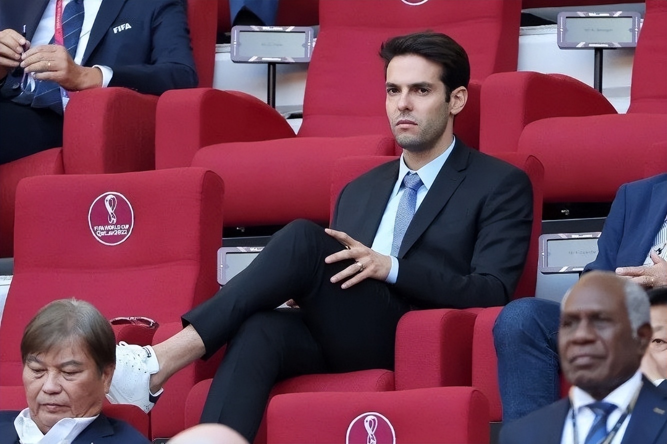 卡卡是足球界的颜值巅峰的照片,足球金童卡卡最新消息