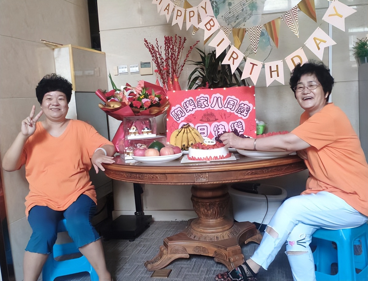 陶乐家养老丨共庆陶乐八周年，一碗生日面，情长岁安康