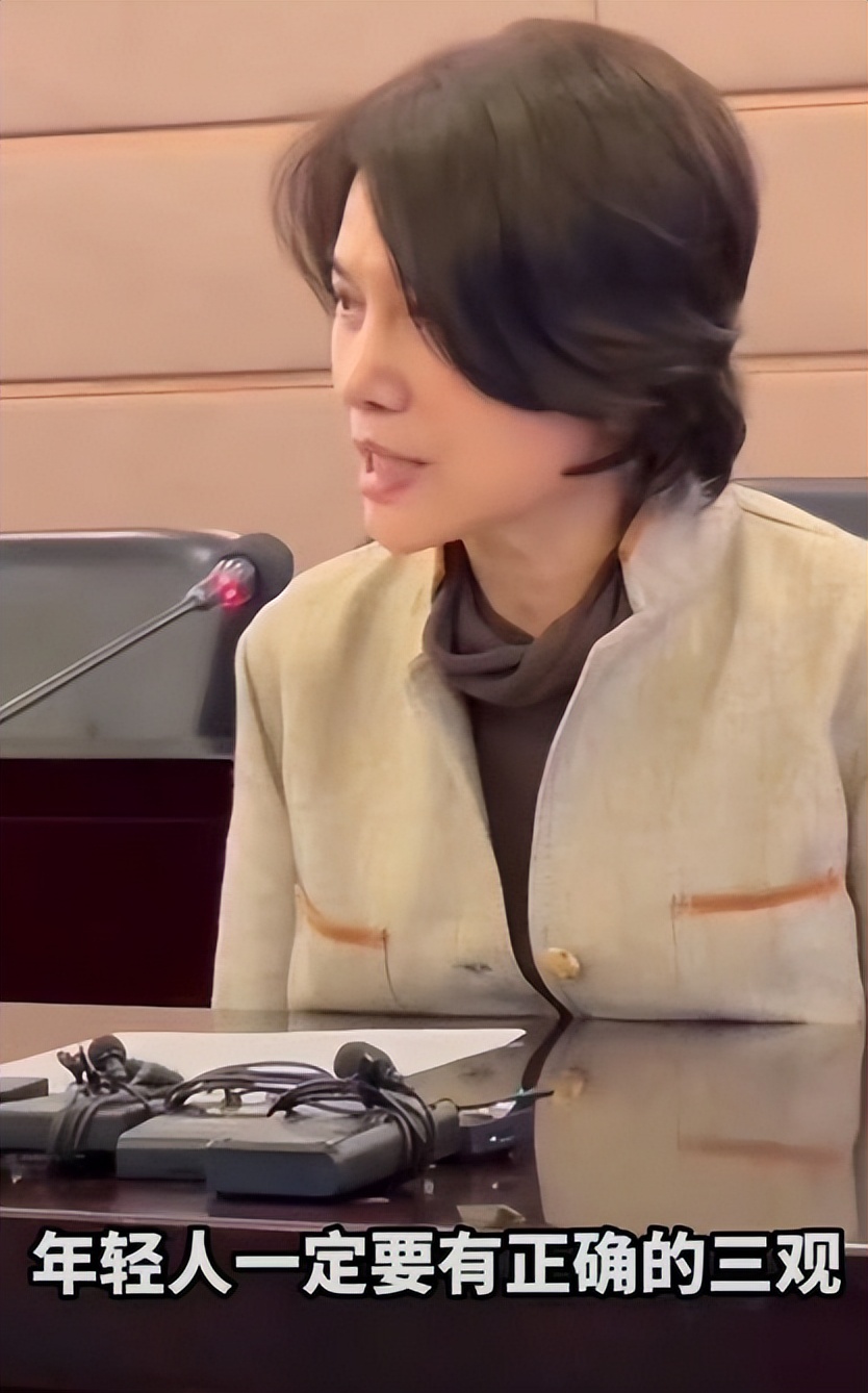 格力主播穿免职裙被吐槽,格力回应主播穿“免职裙”