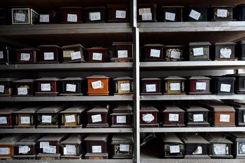 殡仪馆的骨灰无人认领会怎么处理,殡仪馆无人认领骨灰公布