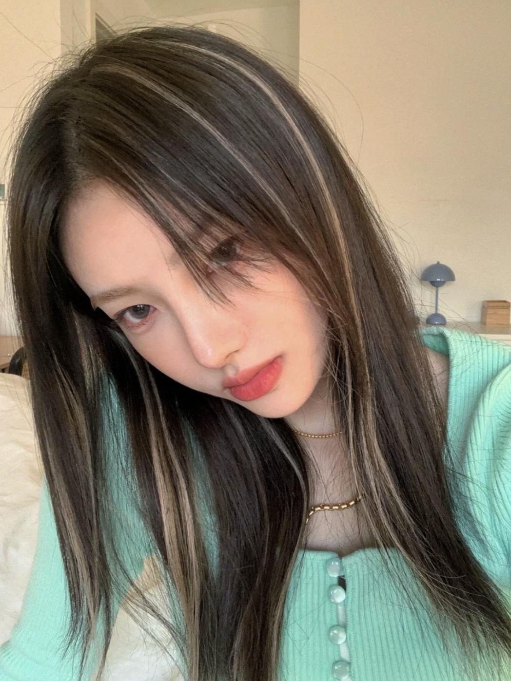 别再染挂耳染了，今年流行的“巴黎画染”太好看了