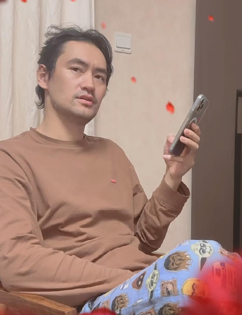 张歆艺袁弘揉肩,袁弘张歆艺晒腹肌照