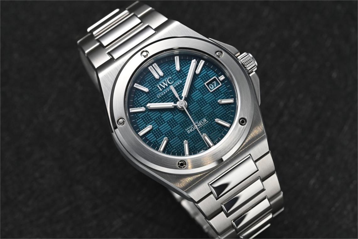 万国手表怎么调表链松紧,万国柏涛菲诺iw356504钢带