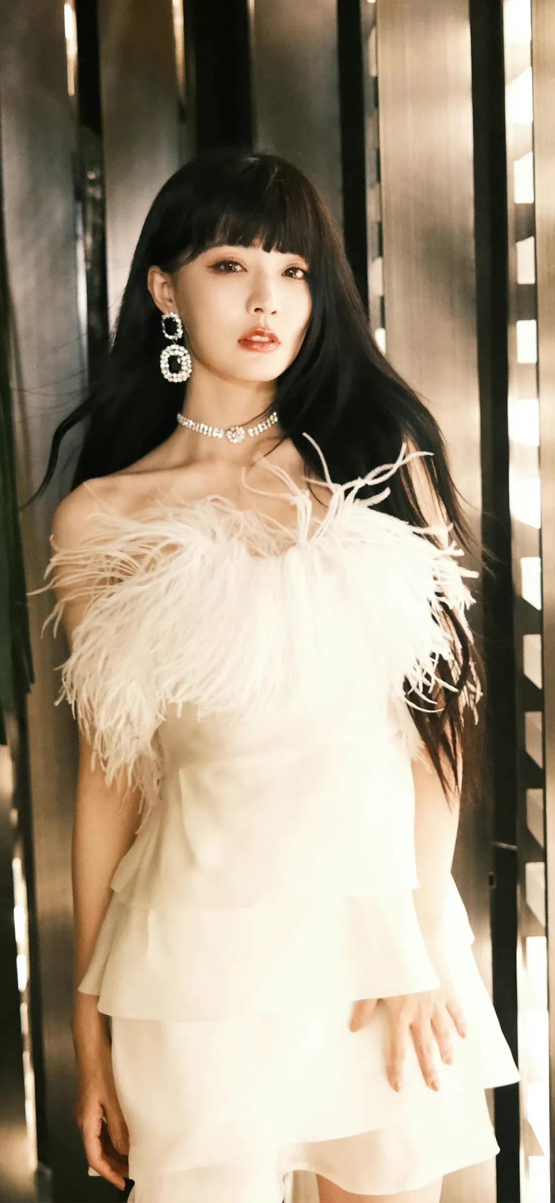 超酷美女壁纸图集可保存,长发飘飘粉色裙子美女壁纸