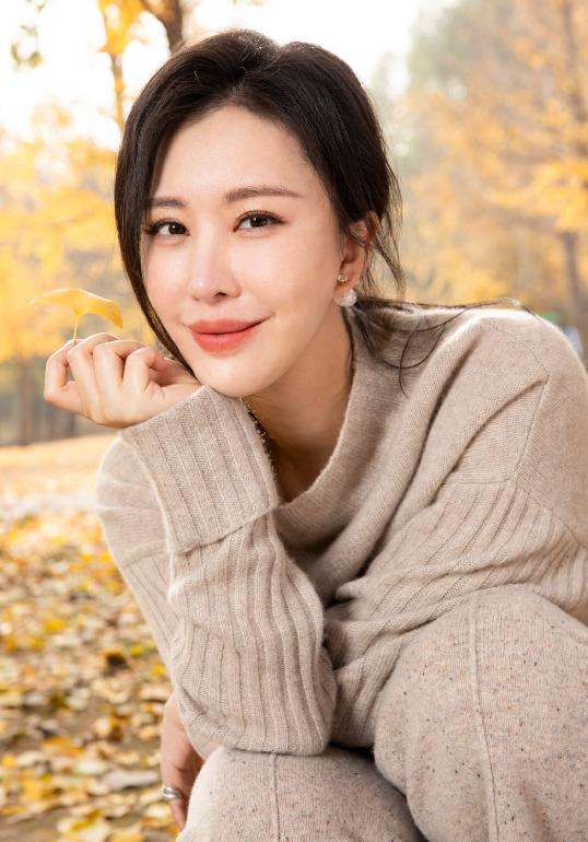 同样都是嫁入豪门差别怎么那么大,田朴珺与章泽天