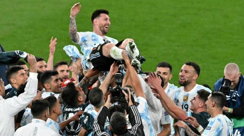 梦幻同框！5大阿根廷名宿现身，53岁巴蒂须发皆白，可惜缺了老马