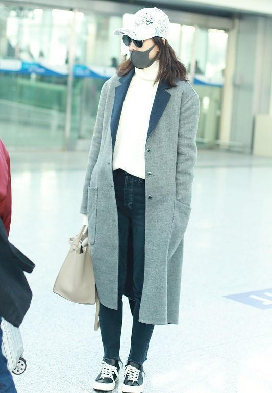 王鸥穿深绿长裙气质佳,奔四王鸥