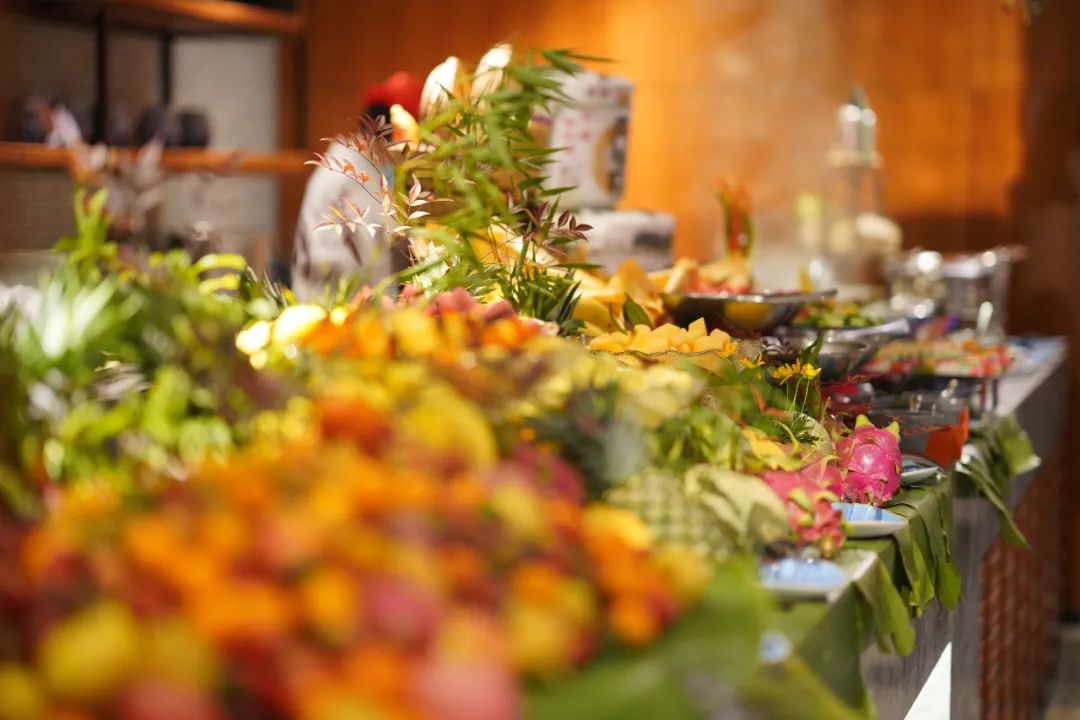 东钱湖最大五星酒店,东钱湖有几个足球场