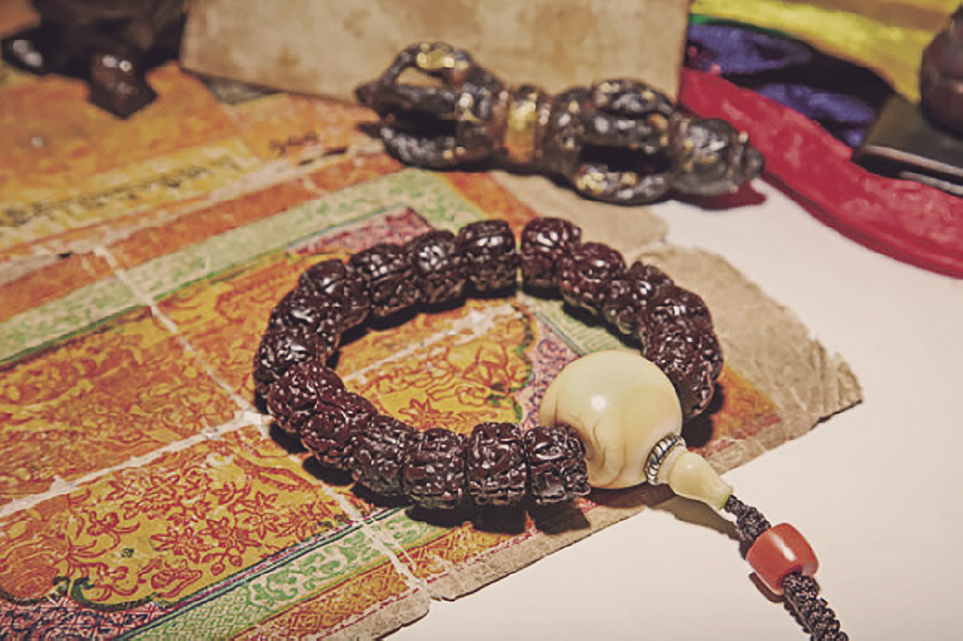 金刚菩提色差严重最终可以盘红吗,金刚菩提玉化透明变红阶段