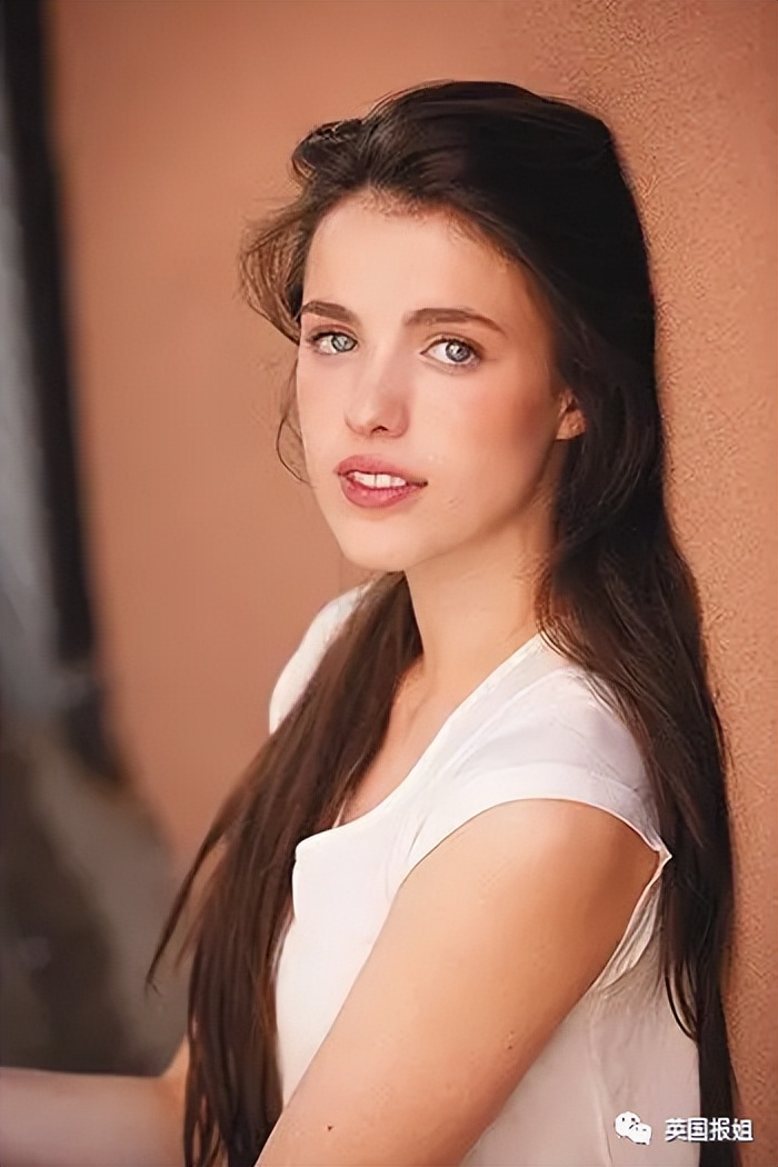 霉霉演唱会美国小姐开场自我介绍,霉霉与打雷姐现身超级碗