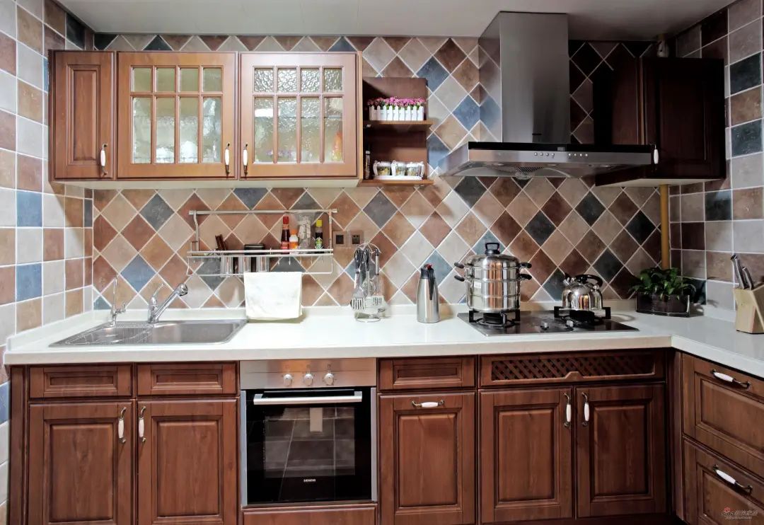 橱柜吊柜顶部缝隙怎么处理,橱柜吊柜和顶不留缝隙有什么方法