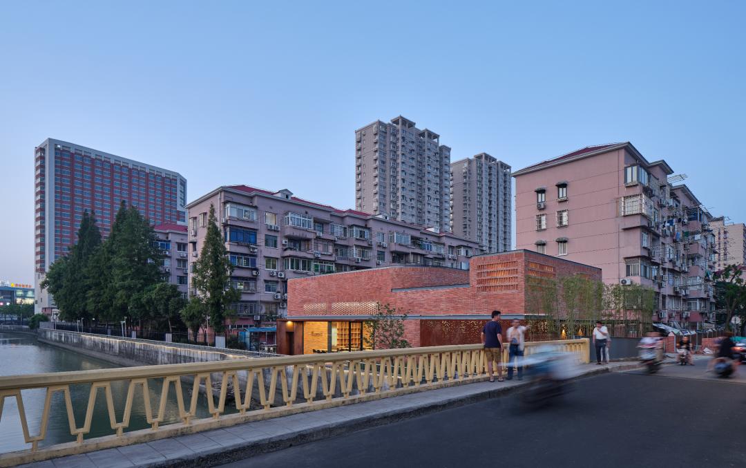 家里老人摔倒该怎么办,家里老人跌倒了买什么东西比较好