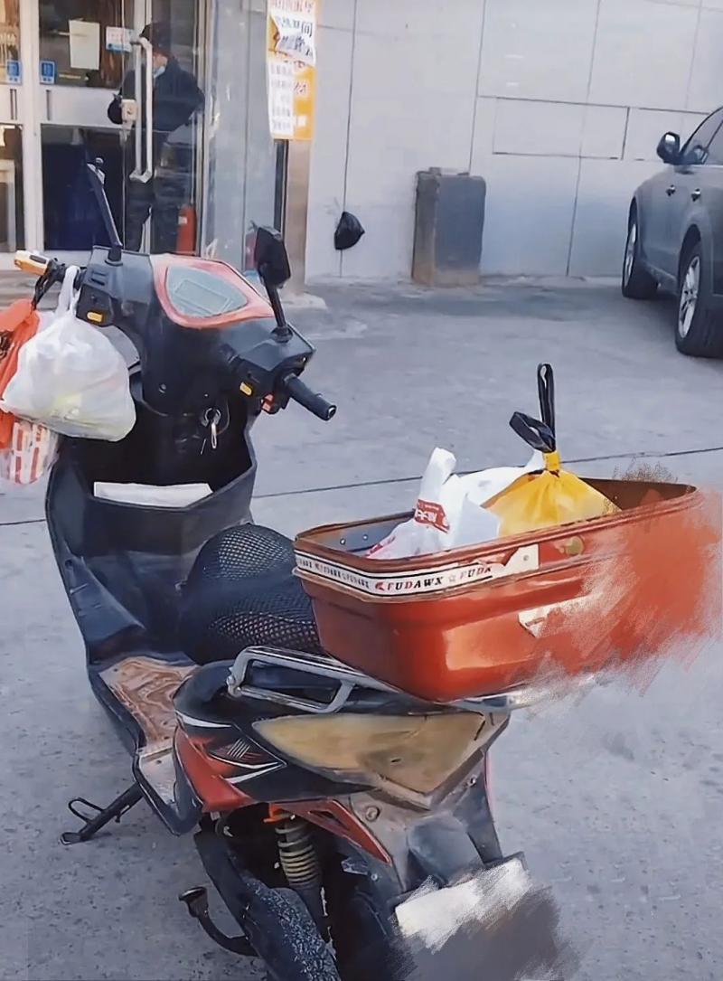 北京白天送快递晚上送外卖赚多少,快递小哥送快递工作