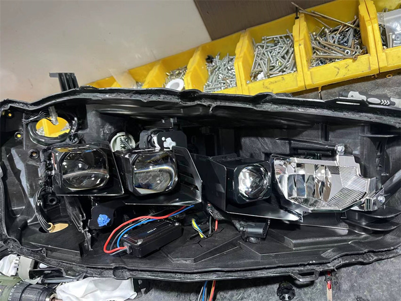 别克新君越大灯透镜自动调节,新君越大灯不亮怎么解决