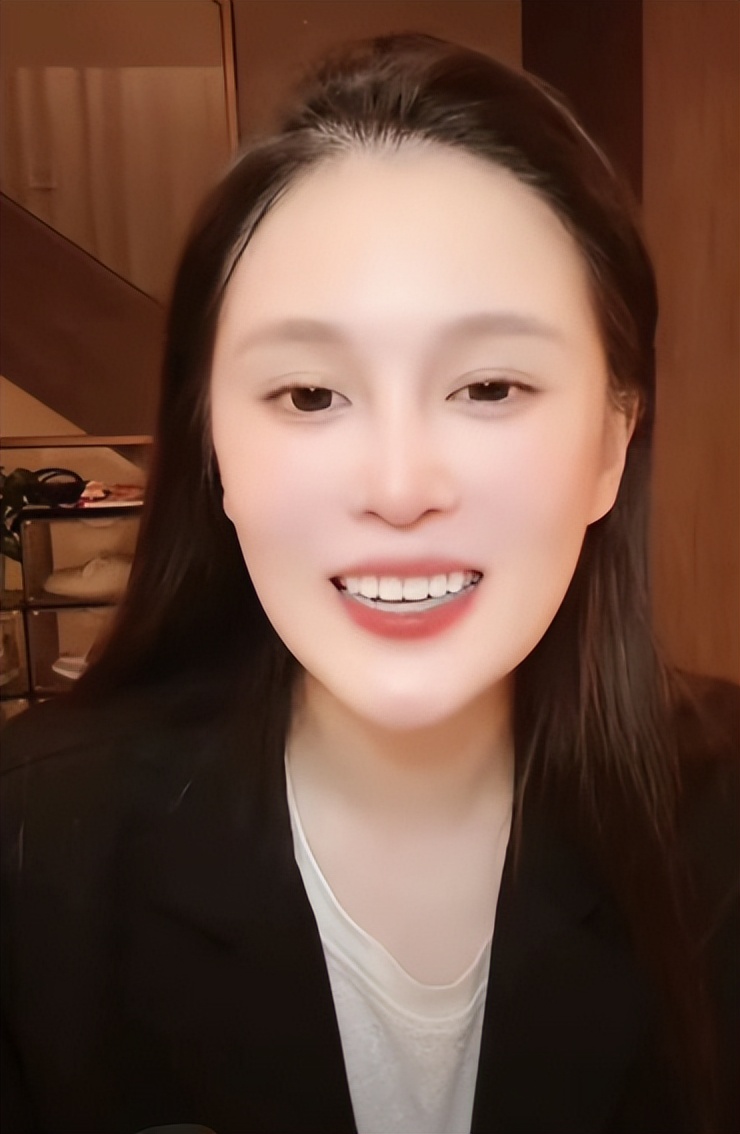 赵本山女儿婚礼照曝光!超大婚戒价值不菲,马丽娟戴帝王翡翠出席