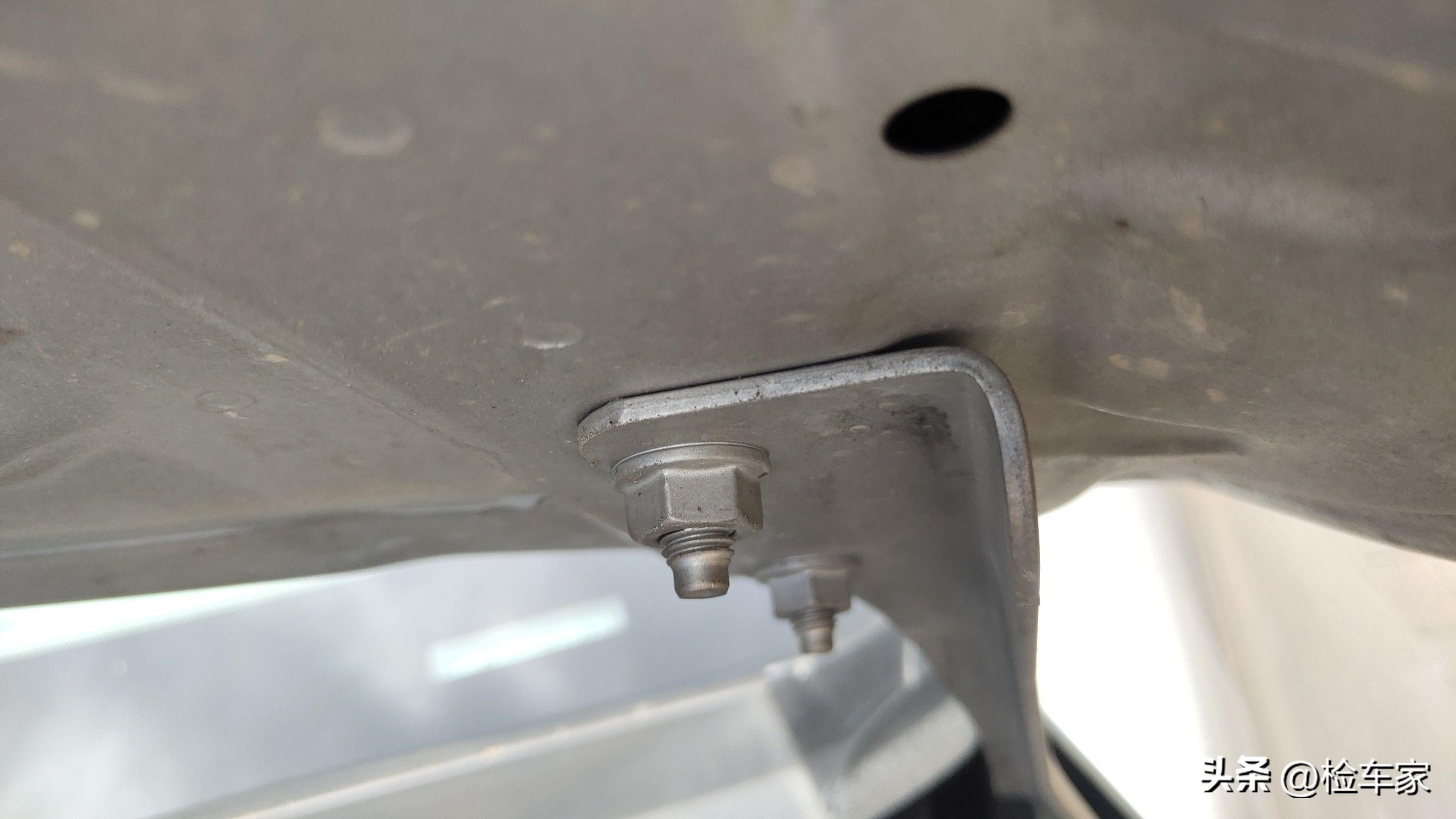 8年只开了不到2万公里的车能买不,8年才2万公里的车需要换轮胎吗