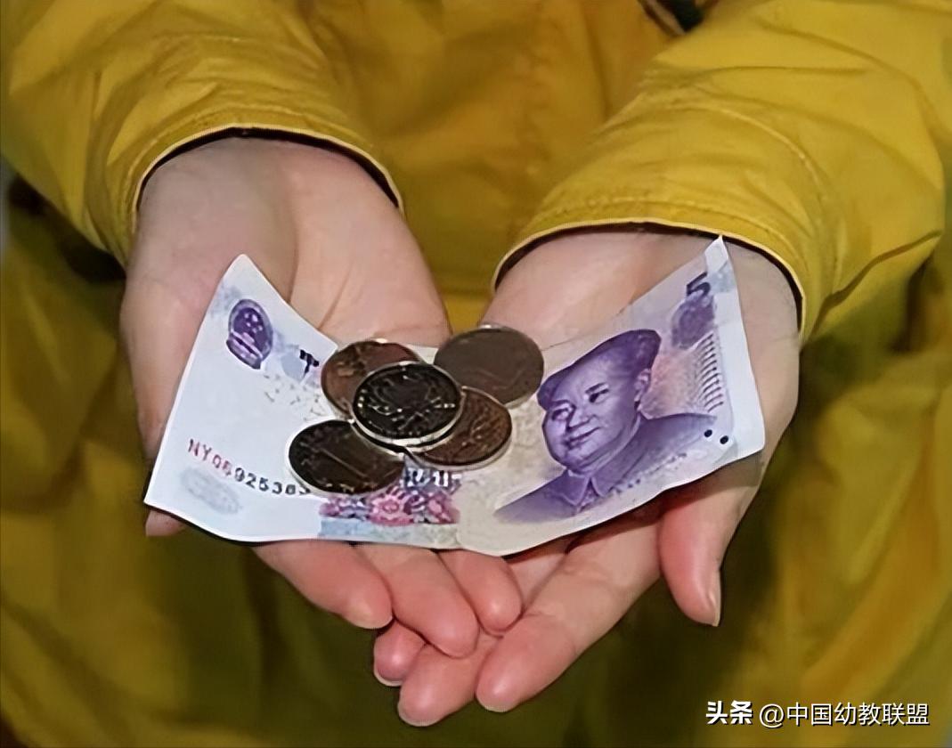 家长为什么不能随便给小朋友钱,为什么家长都愿意给孩子花钱