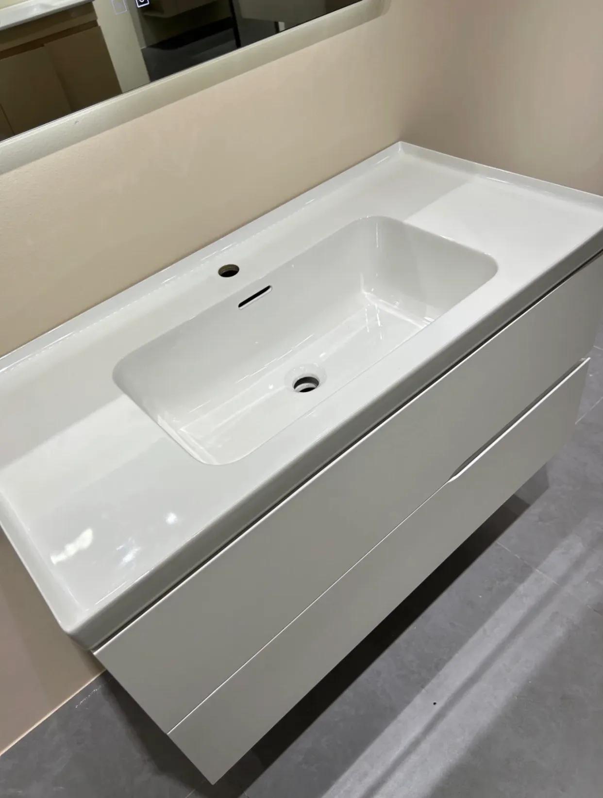 浴室柜是陶瓷一体盆好还是岩板好,网购浴室柜终于安装了