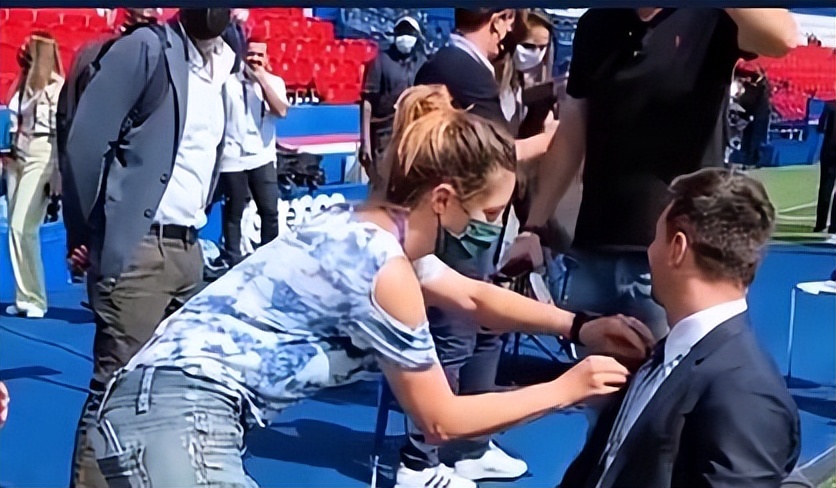 梅西遇见对你好的人,梅西遇上美女模特