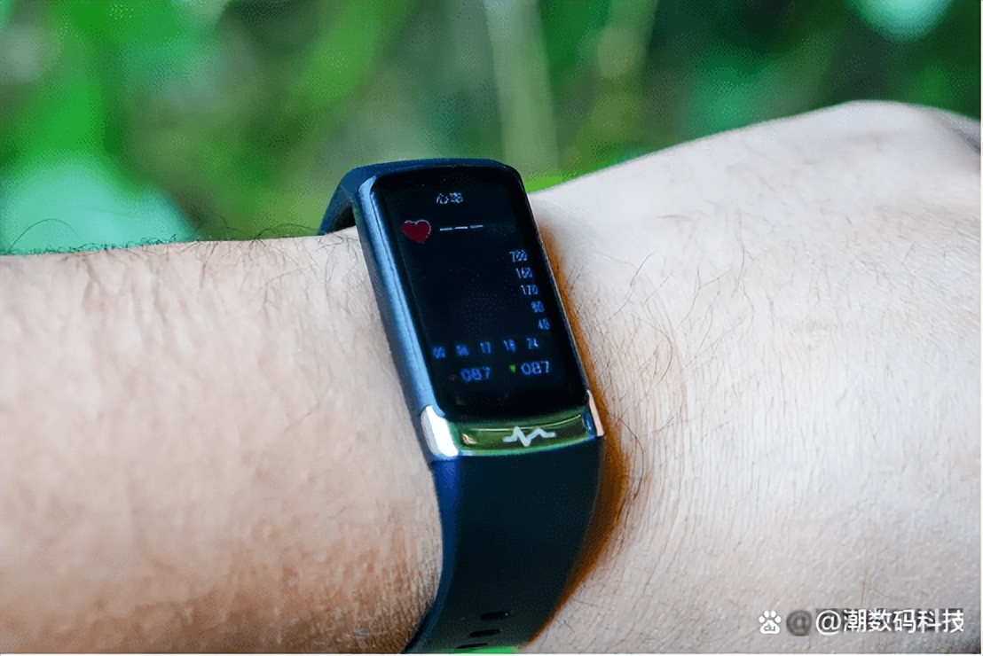 小米手环和荣耀手环买哪个好,荣耀手环七和小米手环八买哪个好