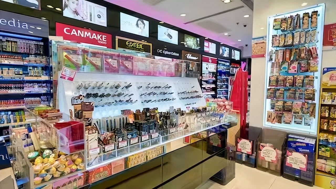 优之良品、许留山、UA…封关两年多，香港多少熟悉的店消失了？