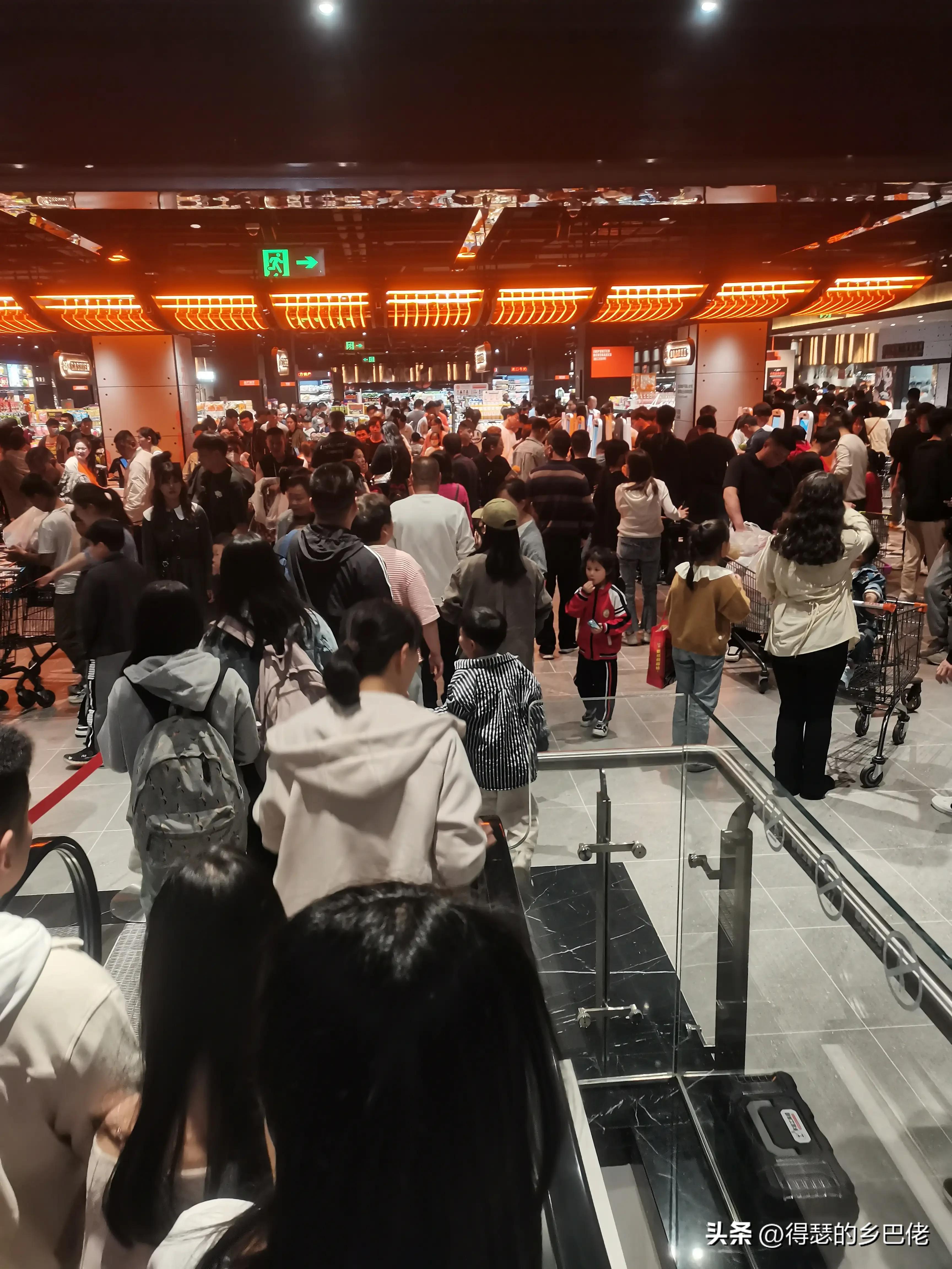 五一期间,购物超市成为打卡景点,除了胖东来,还有那一家??