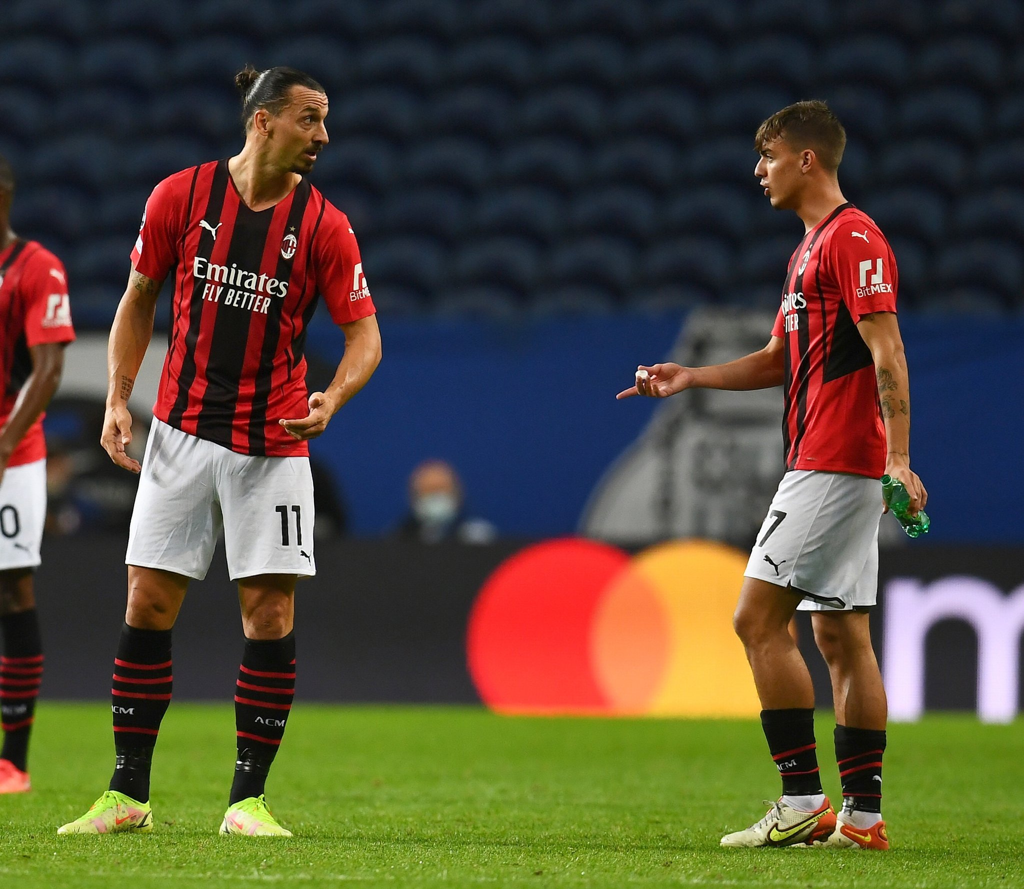 伊布在巴黎出战180场打入156球,伊布和马尔蒂尼同队