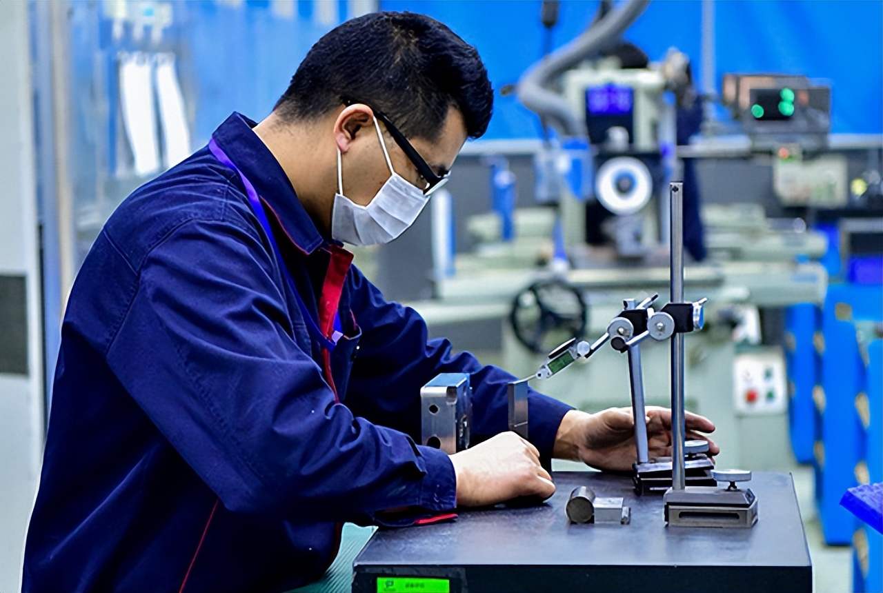 中国高级技工缺2200多万，本科生毕业没工作，技校招生却无人问津