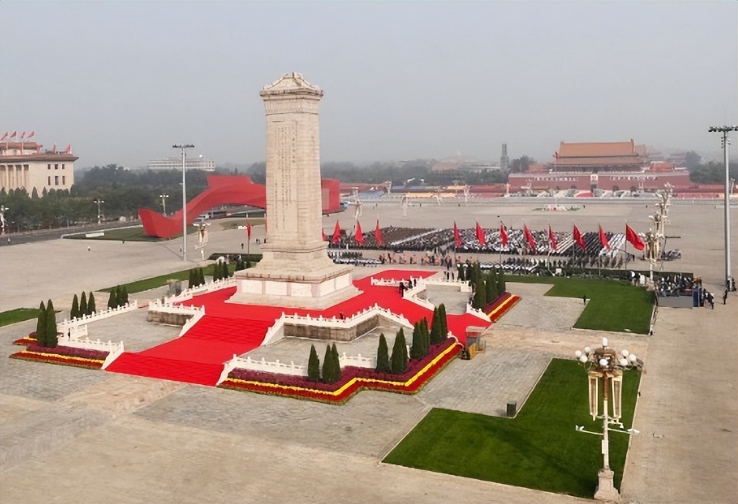 77年万斯访华，替美国抛出三个无理要求，邓公忍无可忍回怼10个字