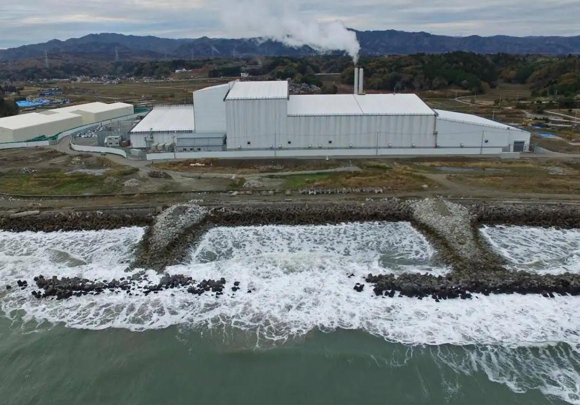 日本球迷“捡垃圾”值得学习？有小礼而无大义，内心虚伪爱演戏