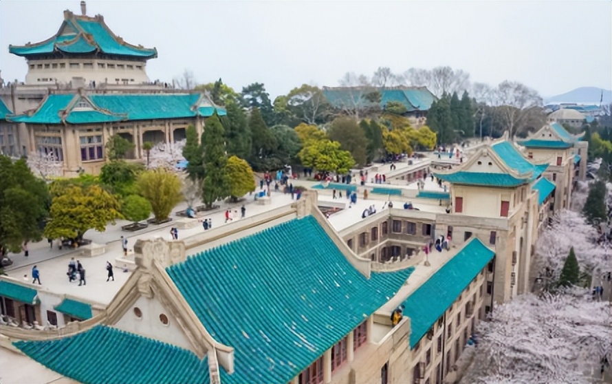 2011年6名小伙入读武汉大学，毕业才知从未被录取，被骗30多万