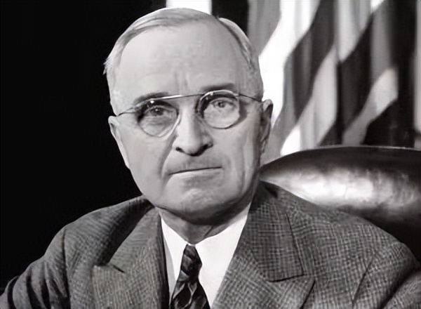 1956年，毛主席对于台湾未来做出精准预言，指出“只有两条出路”