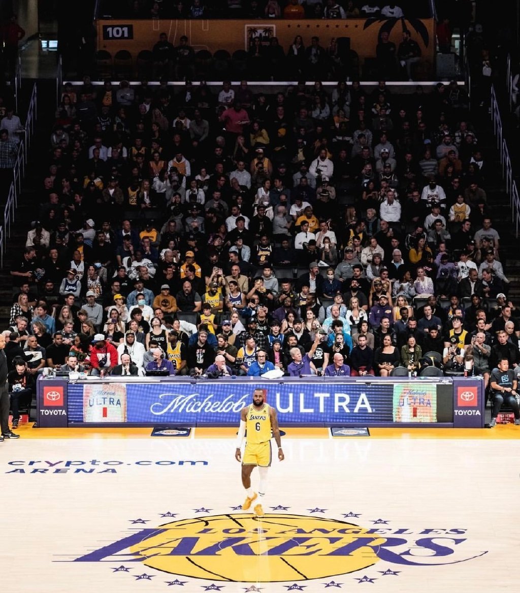 詹姆斯超越贾巴尔荣登NBA历史得分王！詹姆斯的星途到底有多烧钱