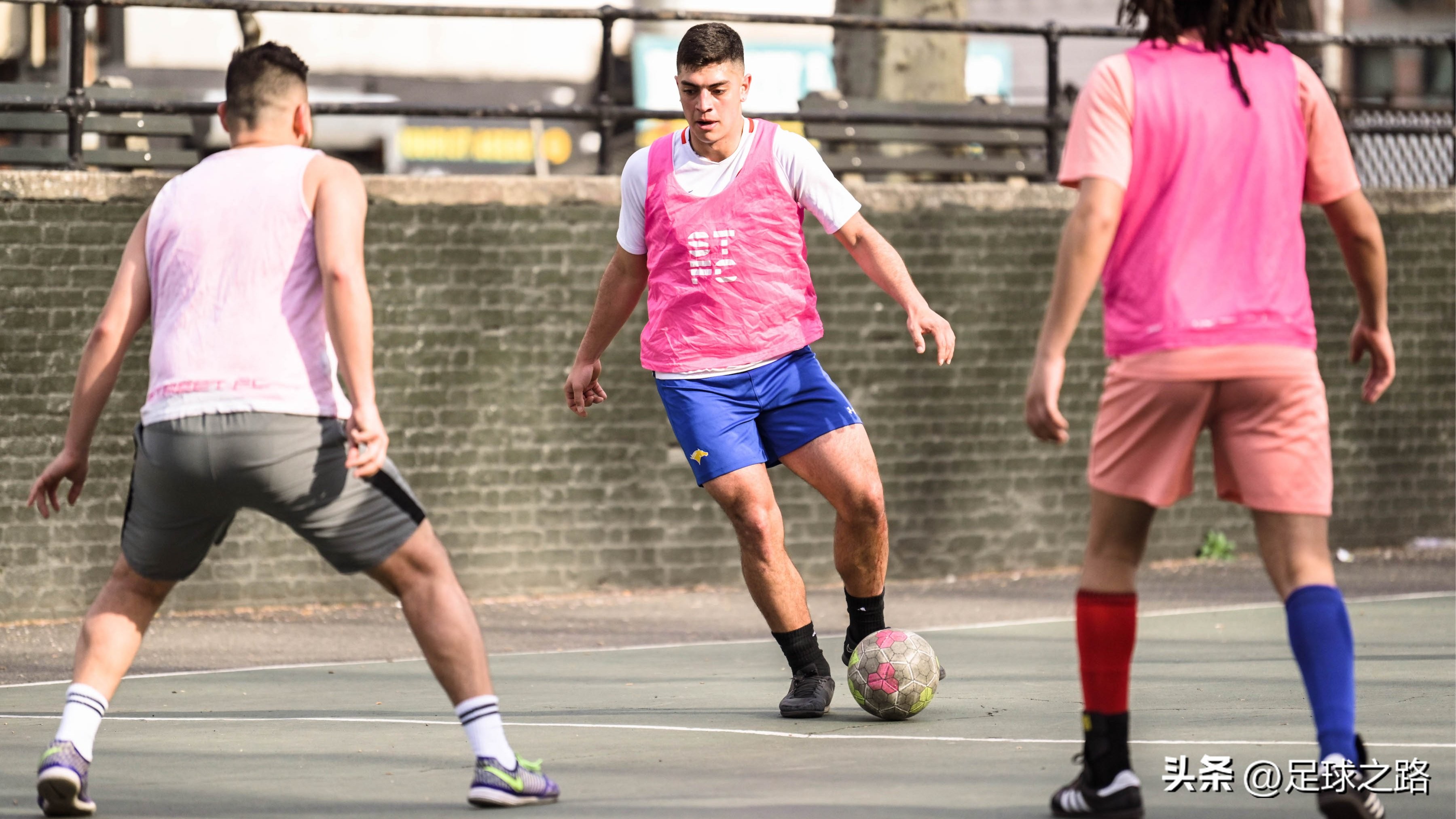 花式足球地面组合动作,花式足球技巧