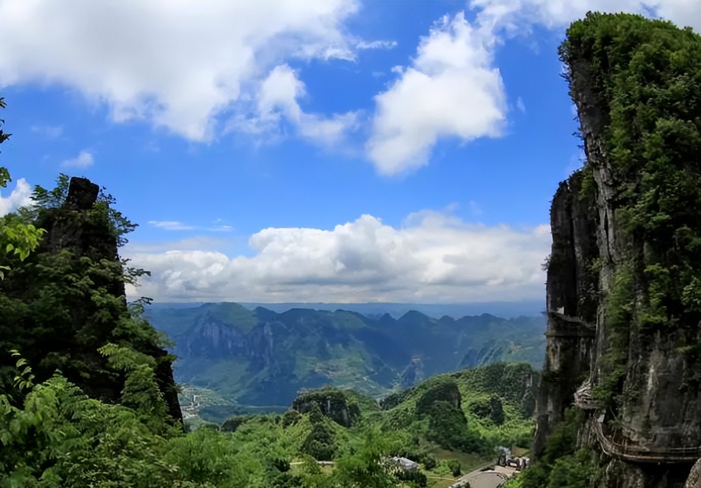 在湖北省，却一点也不“湖北”的恩施，简直是一座“神仙之城”