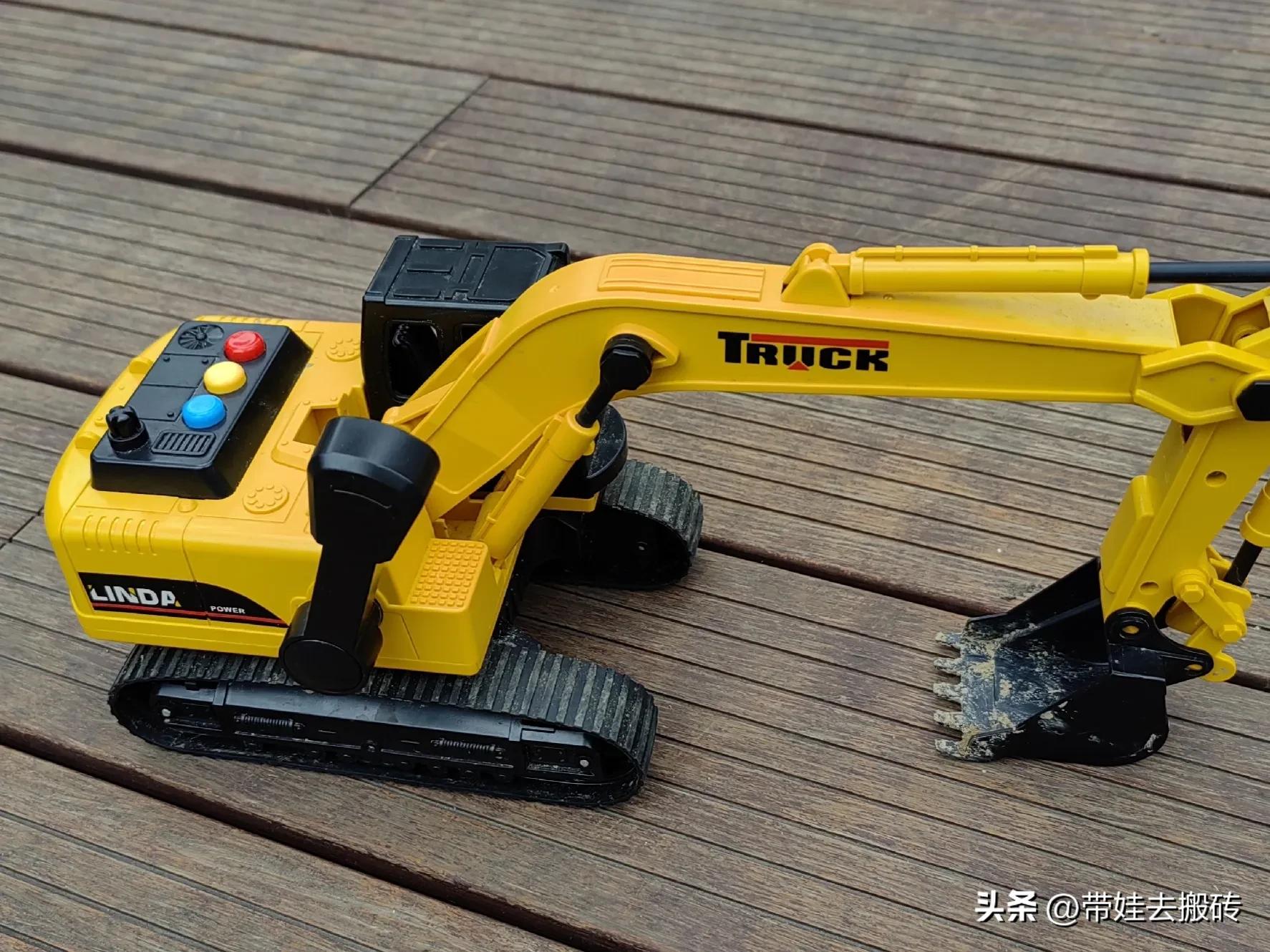 3岁孩子玩具被抢不敢抢回来,孩子在幼儿园被抢了玩具不敢还手